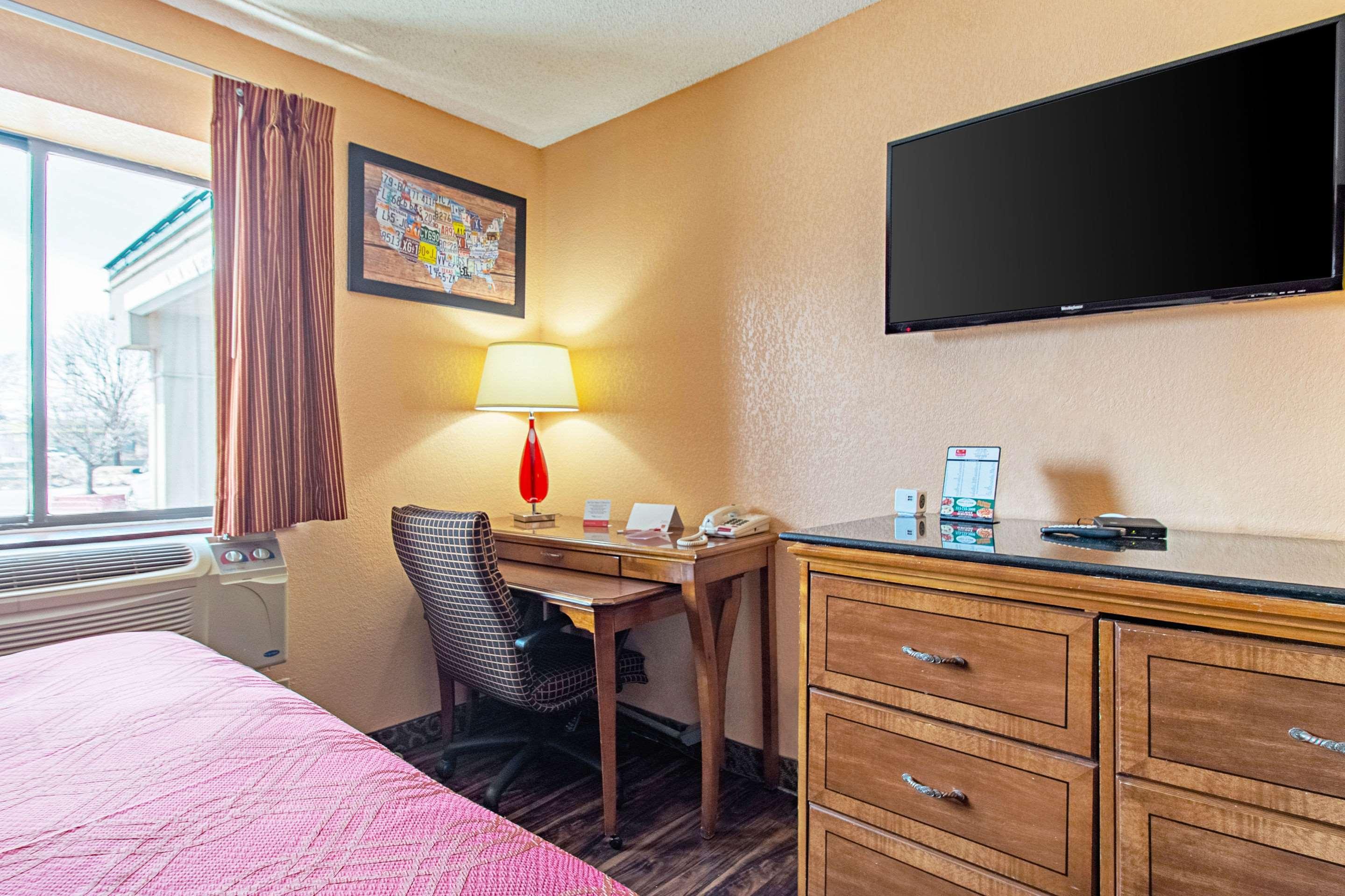 อีโคโน ลอดจ์ Hotel ยูทิกา ภายนอก รูปภาพ