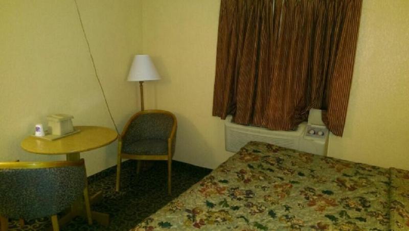 อีโคโน ลอดจ์ Hotel ยูทิกา ภายนอก รูปภาพ