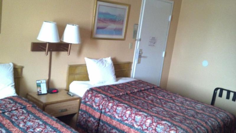 อีโคโน ลอดจ์ Hotel ยูทิกา ภายนอก รูปภาพ