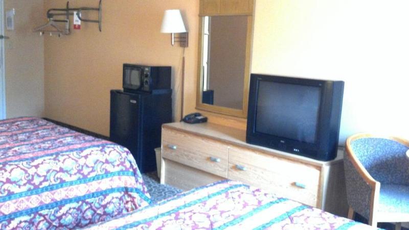 อีโคโน ลอดจ์ Hotel ยูทิกา ภายนอก รูปภาพ