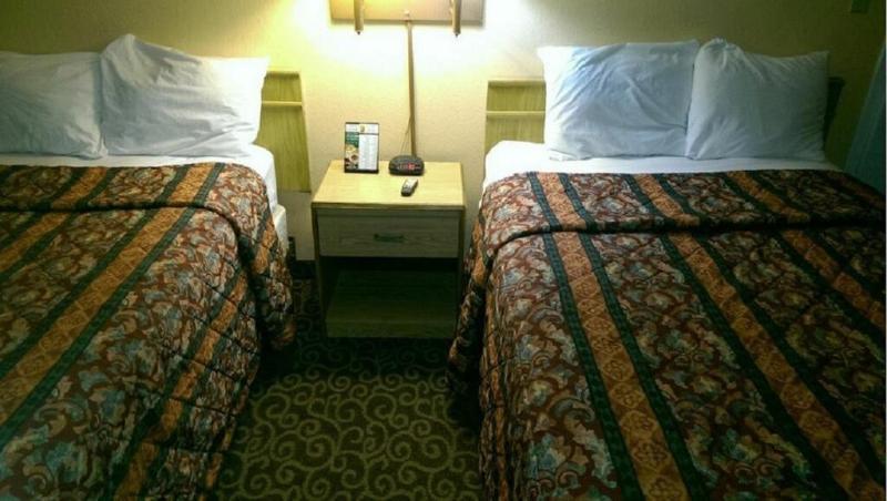 อีโคโน ลอดจ์ Hotel ยูทิกา ภายนอก รูปภาพ